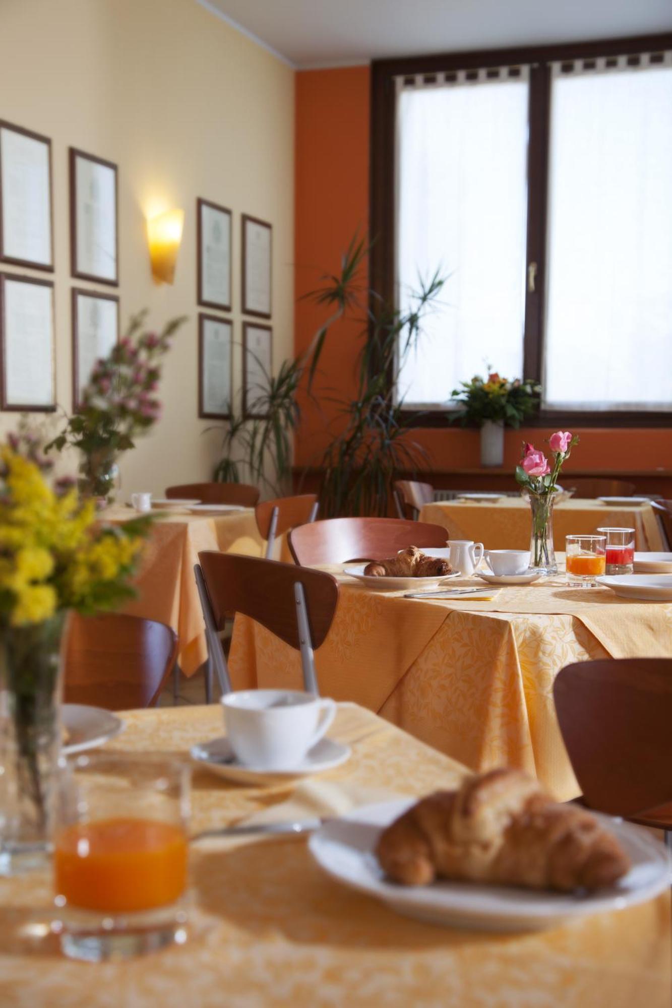 Hotel Naonis Cordenons Extérieur photo