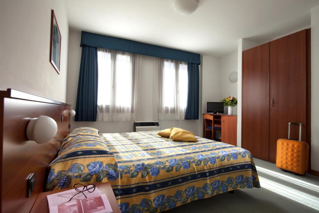Hotel Naonis Cordenons Extérieur photo