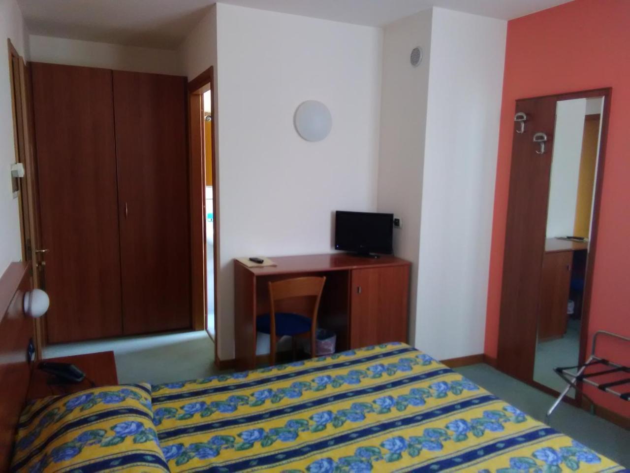 Hotel Naonis Cordenons Extérieur photo